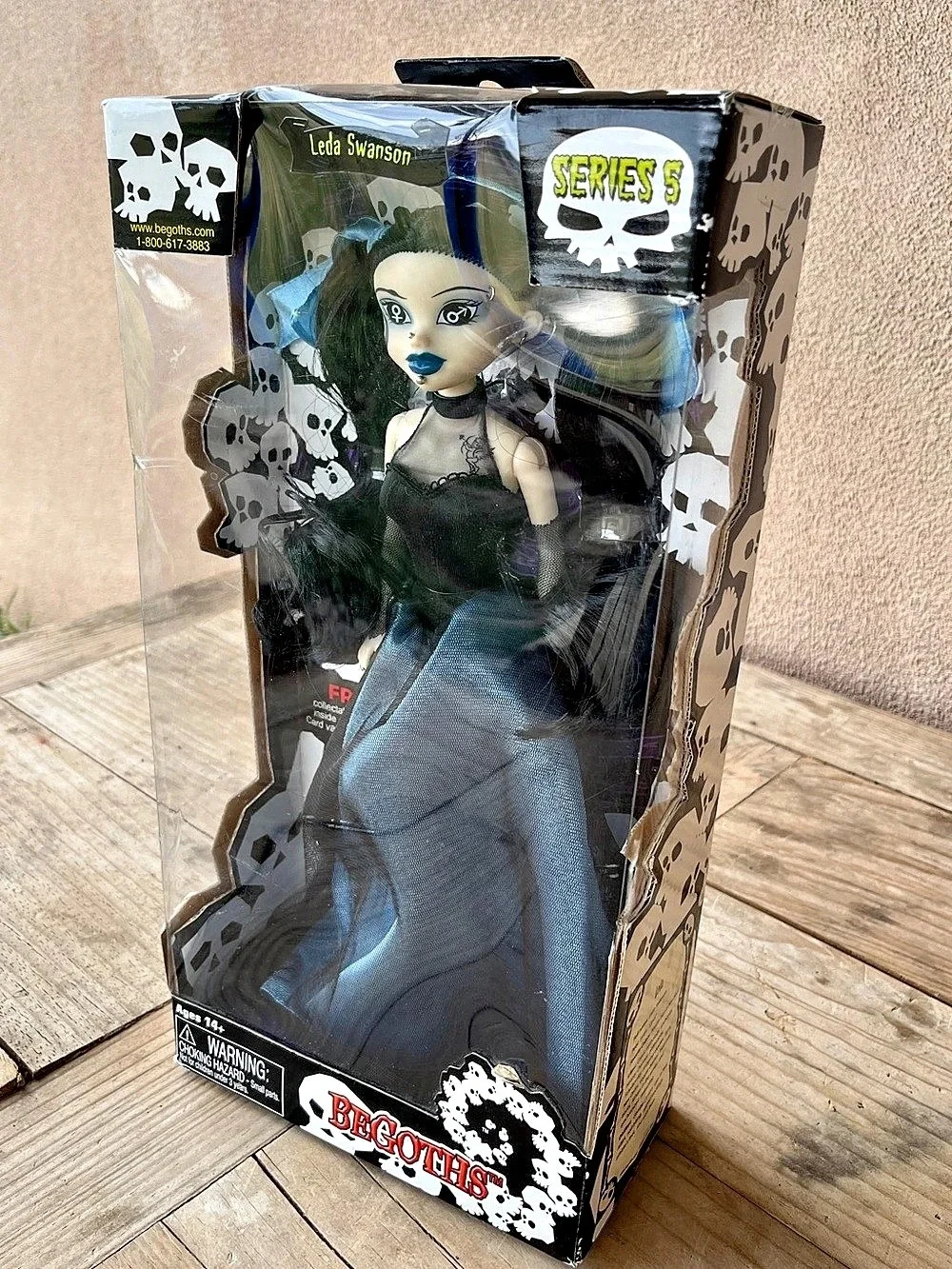 BeGoths Leda Swanson Series 5 Doll Black & Blue NWT